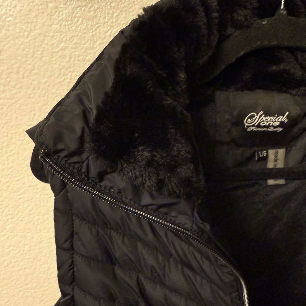 Soprano Women's Black Quilted Vest with Faux Fur - Picture 2 of 6